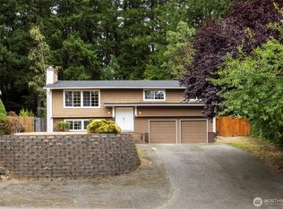 575 NE Conifer Dr, Bremerton, WA 98311