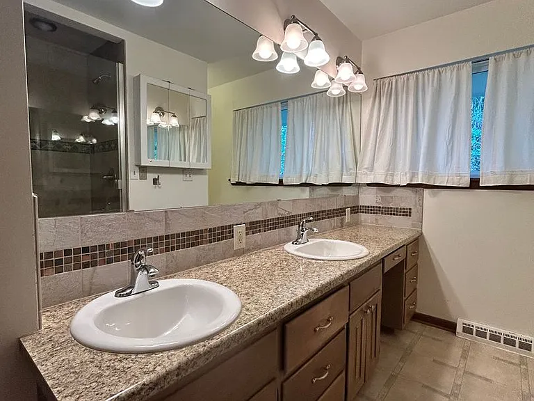 6820 Harvest Rd — Photo 32