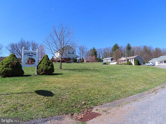 5th image of 2 Village Ln