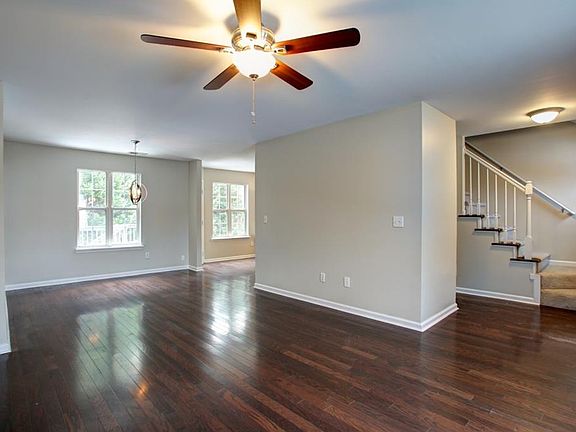 5th image of 4922 Lake Park Ln
