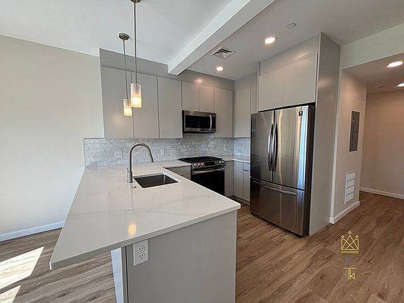3rd image of 458 Washington St #307
