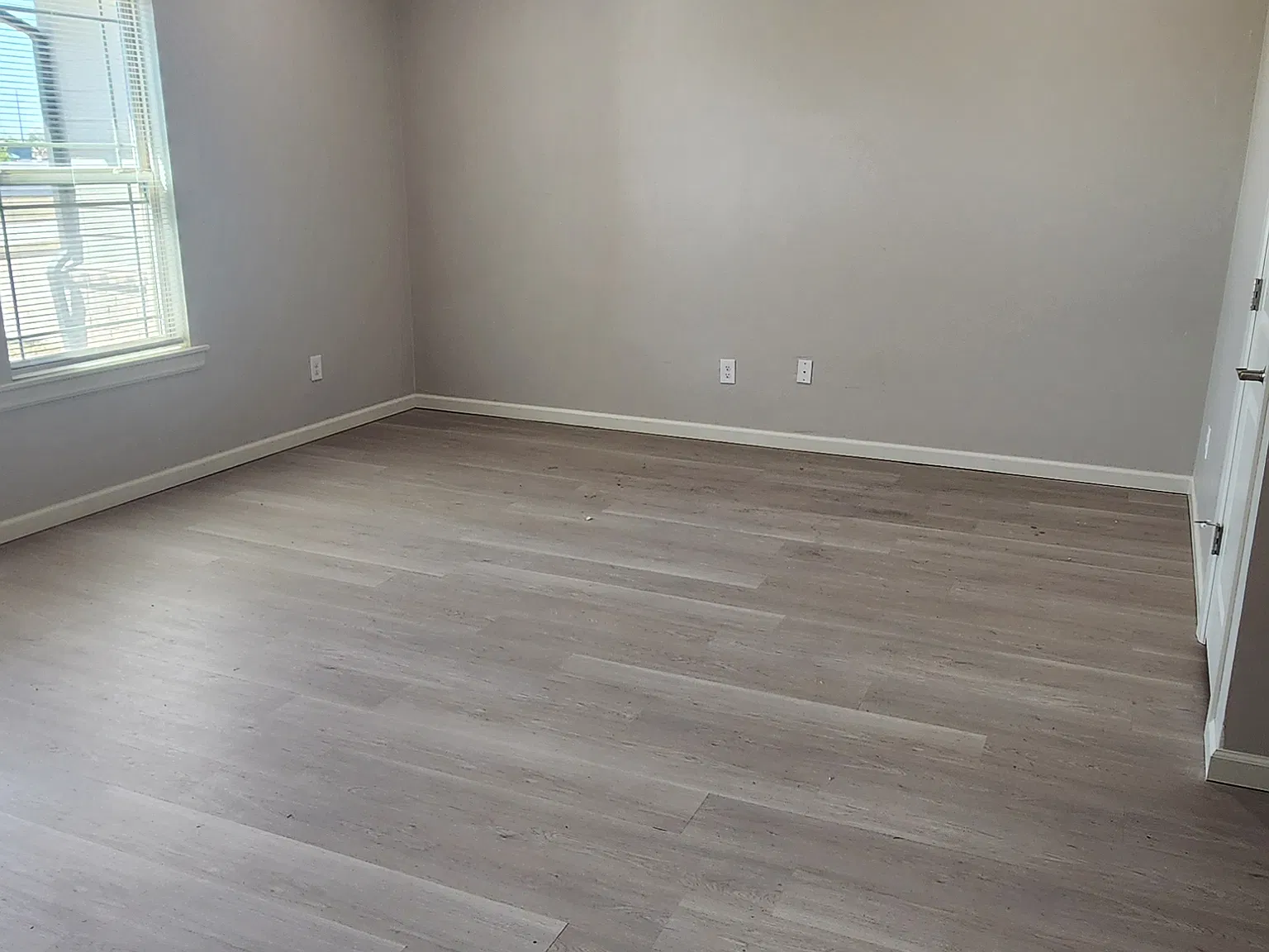 8009 Melrose Ln — Photo 4