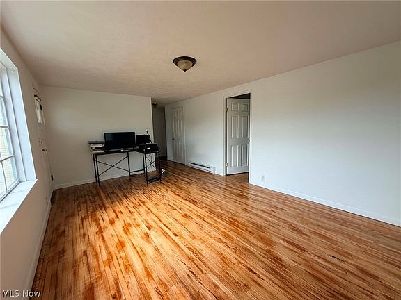 5th image of 939 Blue Ave