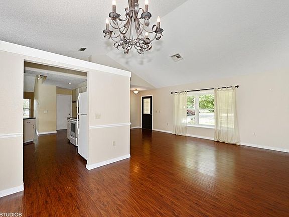 5th image of 16520 Cleveland Ln