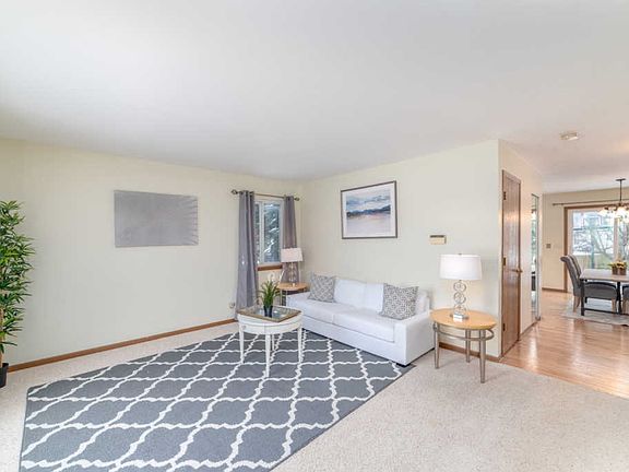 2nd image of 7 Gibbons Ct
