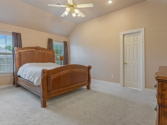 4th image of 101 Fox Run Cir