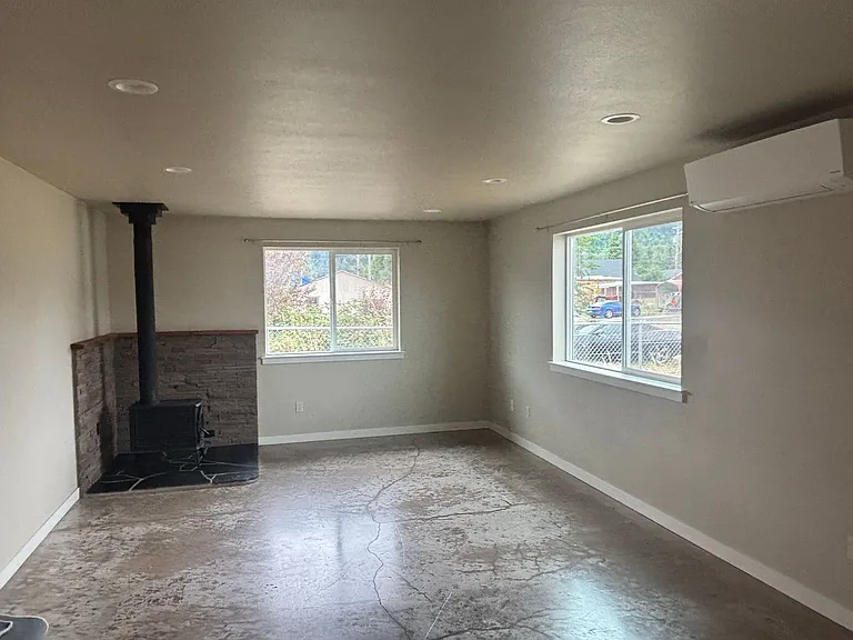 1424 Gleason Ave — Photo 8