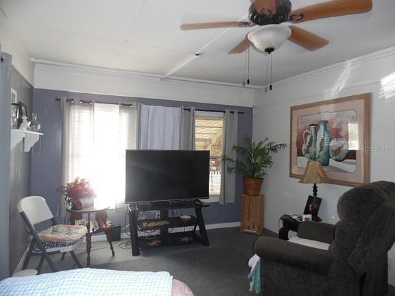 2nd image of 1714 Holiday Dr