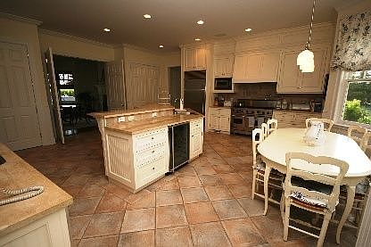 5th image of 22 Sagg Pond Ct