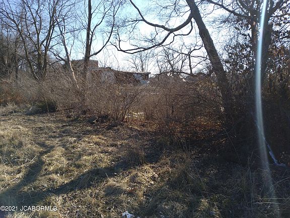3rd image of 612 Chestnut St