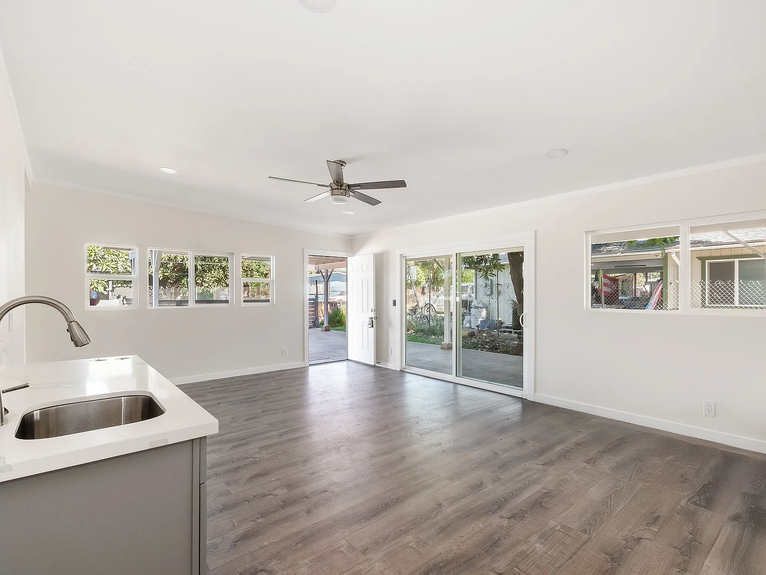 4 bed, 1520 sqft, $5,300 — Photo 2