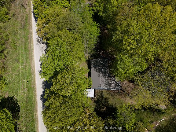 5th image of 1076 French Bay Rd