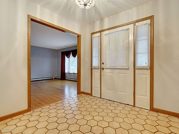 2nd image of 2206 Longwood Dr