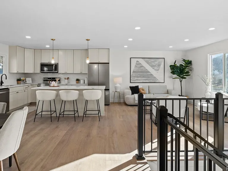 922 Park View St — Photo 6