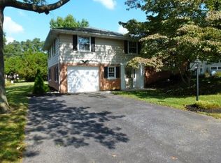2727 Sherwood Ln, Lancaster, PA 17603