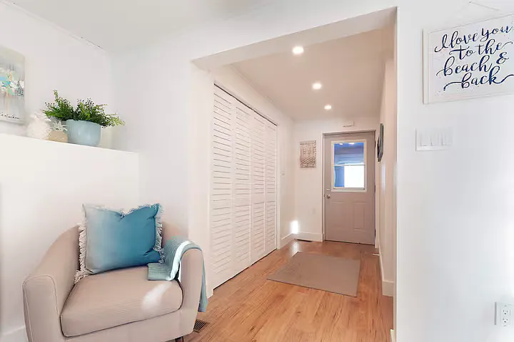 713 Lakeshore Dr — Photo 5