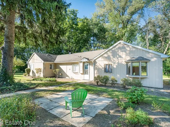 3601 Bendelow Rd, Rochester Hills, MI 48307