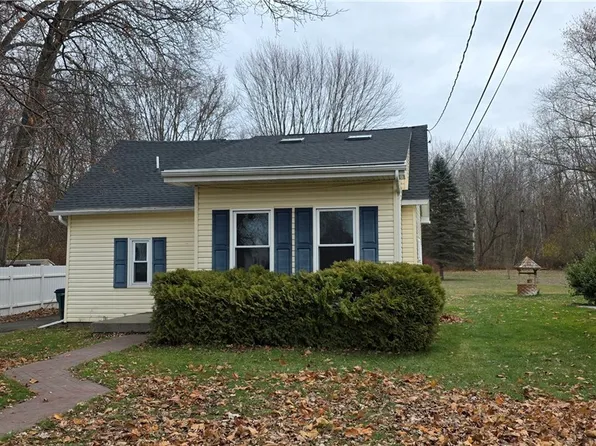 2749 Caledonia St, Newfane, NY 14108