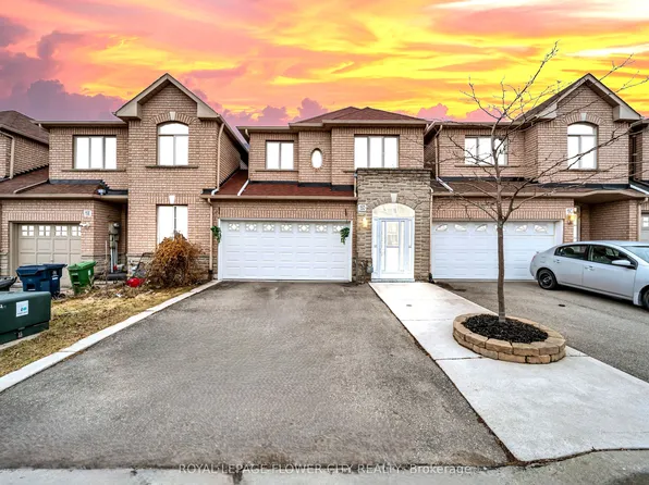 15D View Green Cres, Toronto, ON M9W 7C9