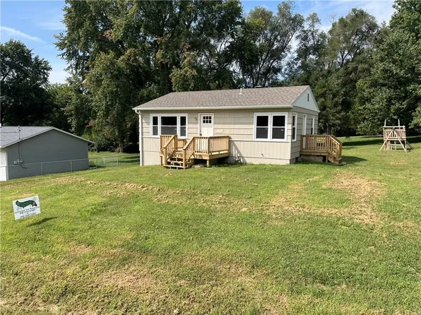 3414 S 30th St, Saint Joseph, MO 64503