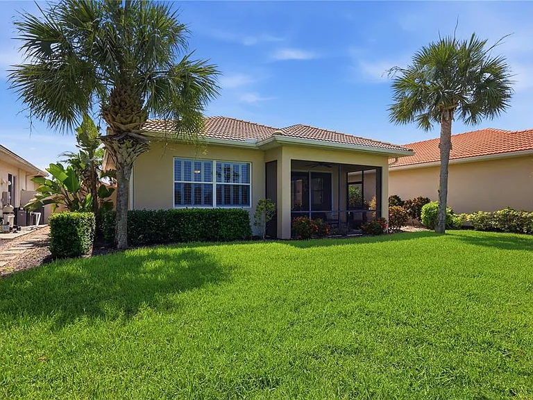 490 Montelluna Dr — Photo 39