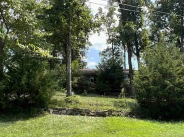 1303 Ackia Trl, Tupelo, MS 38801