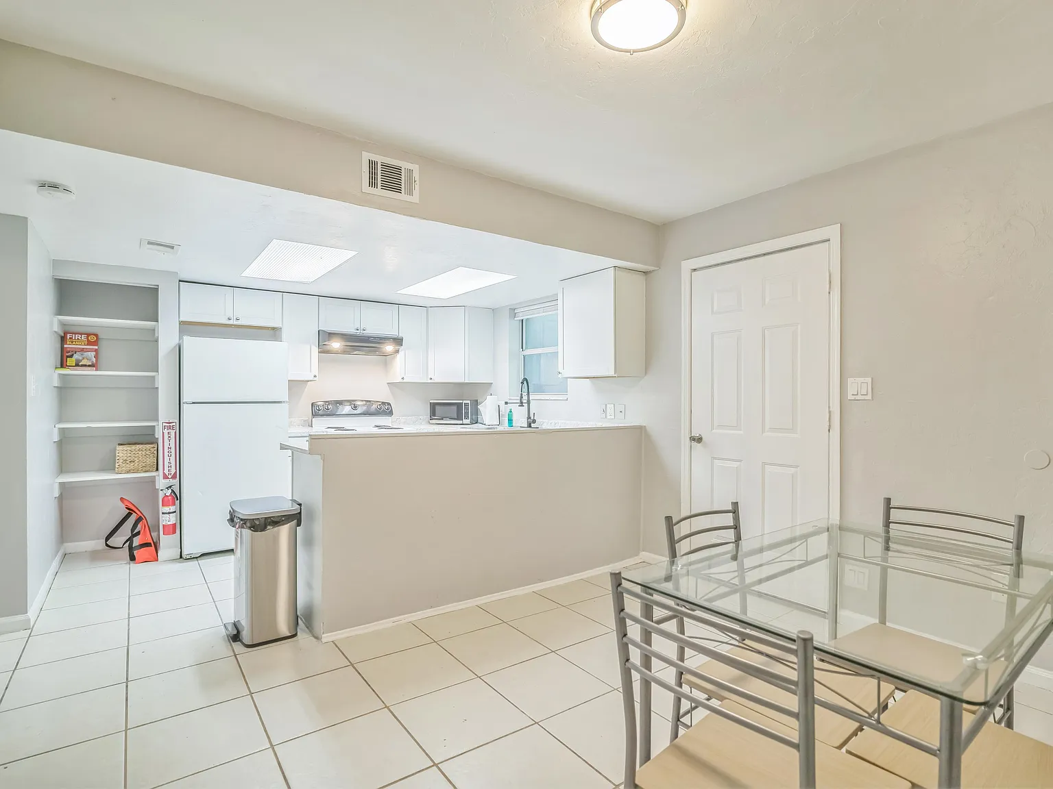 4 bed, 2.5 bath, 1280 sqft, $776 — Photo 3