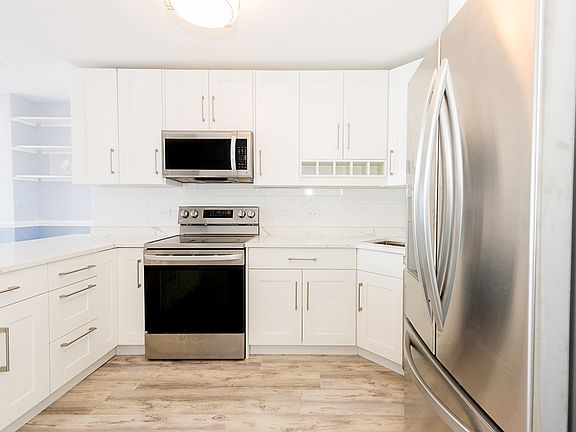 4th image of 1660 N La Salle St #4205