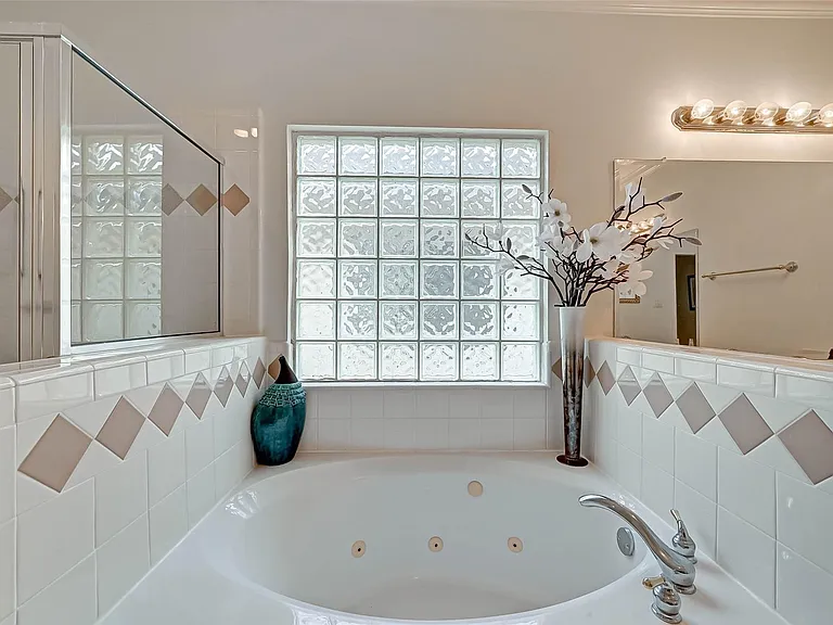 5917 Dolores St #D — Photo 18