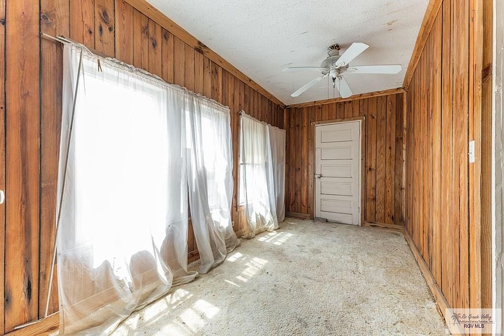 c. 1920 Small Fixer Upper For Sale in Combes, TX. 89K Sold Old