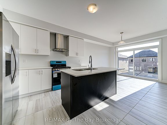 5th image of 17 Rosanne Cir