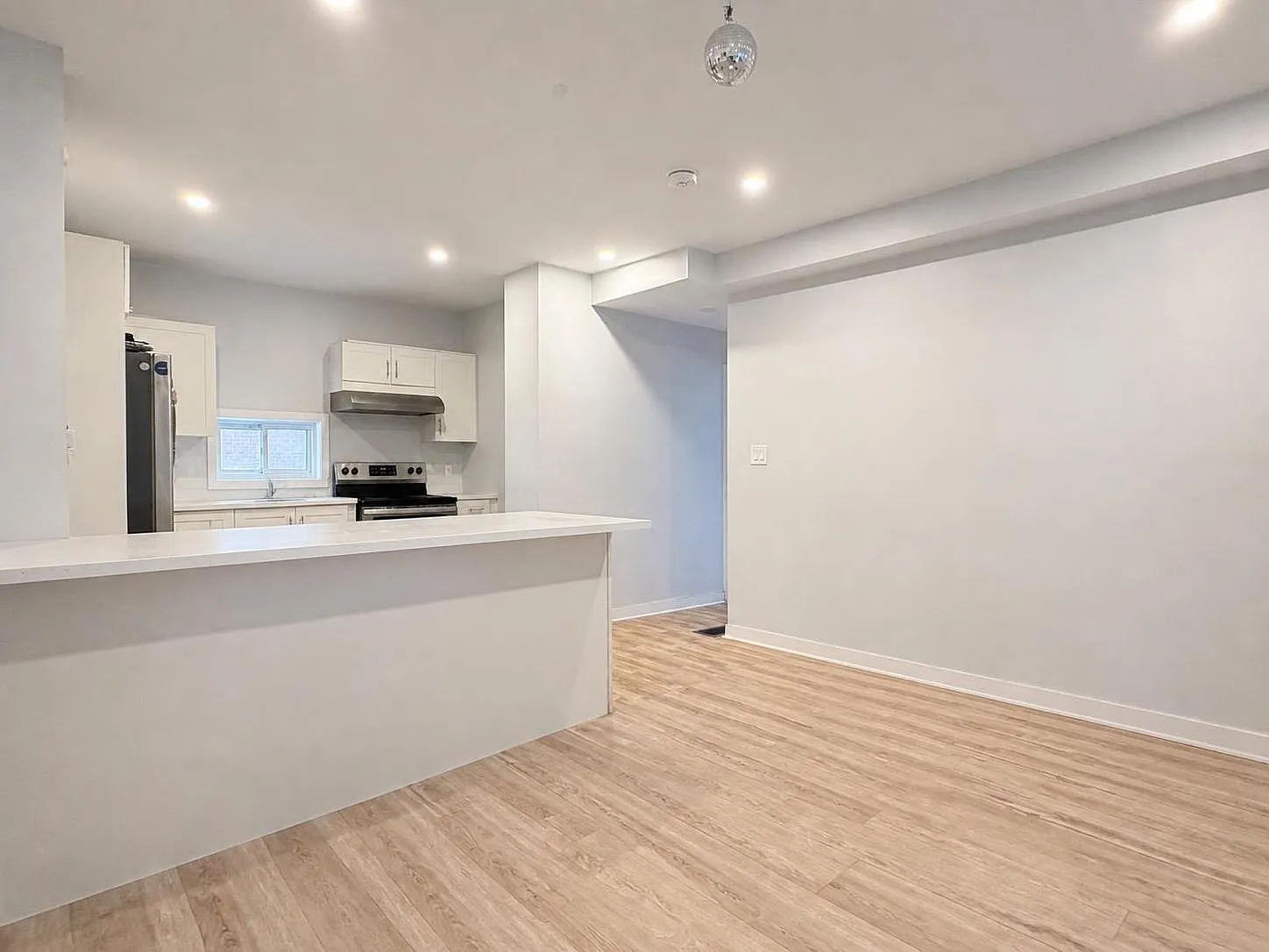 4 bed, $2,300 — Photo 2