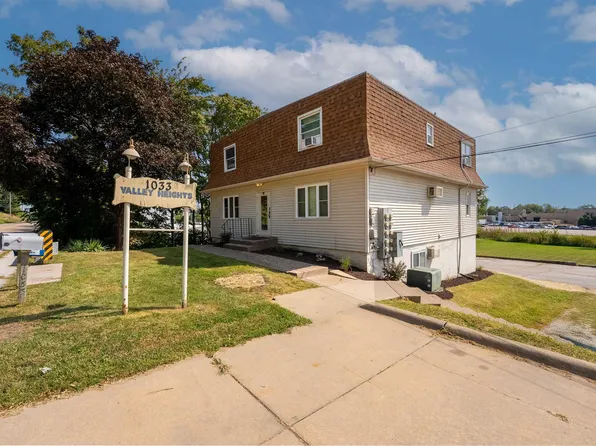 1033 Valley Dr, Riverdale, IA 52722