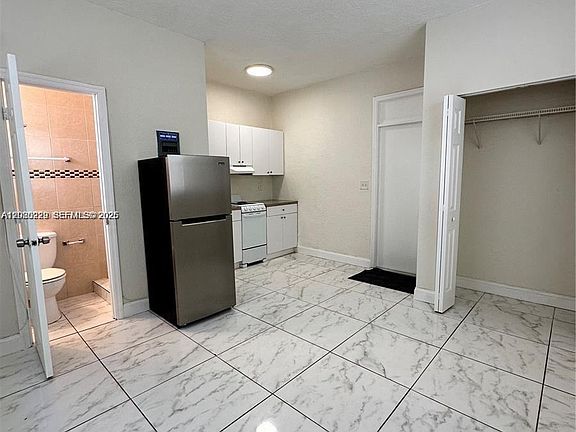 5th image of 912 NW 9th Ave #8