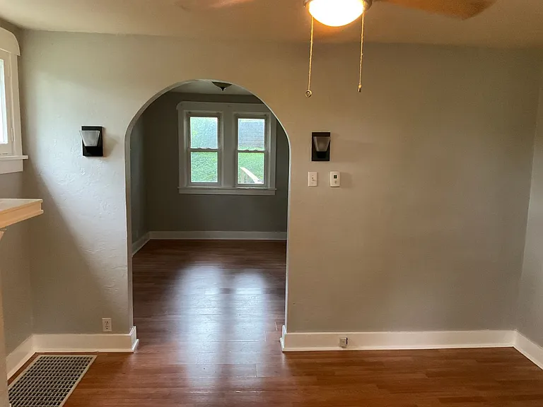 1018 Bellaire Ave — Photo 4
