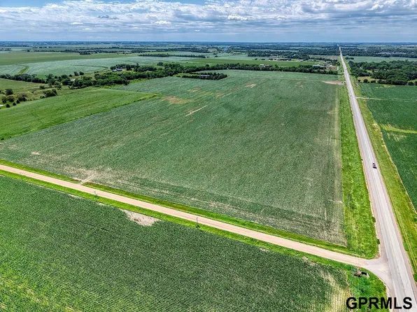 2346 Shagbark Dr, Milford, NE 68405
