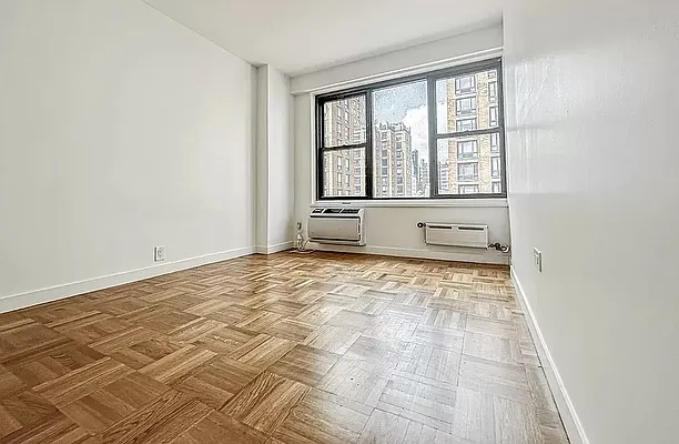 Rented by Manhattan Realty Group | media 7