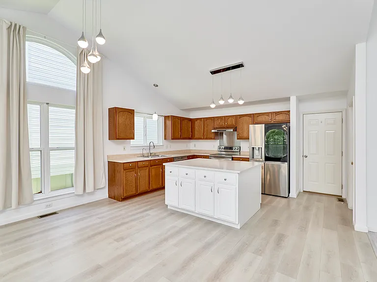 7073 Black Horse Dr — Photo 6