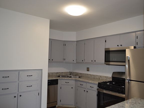 4th image of 117 N Gregory St #18