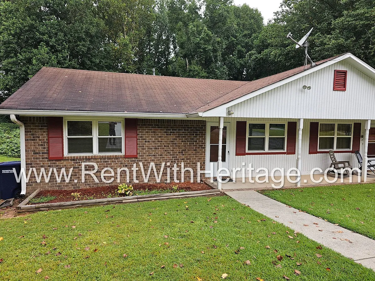 Building Photo - 1705 Nutmeg St