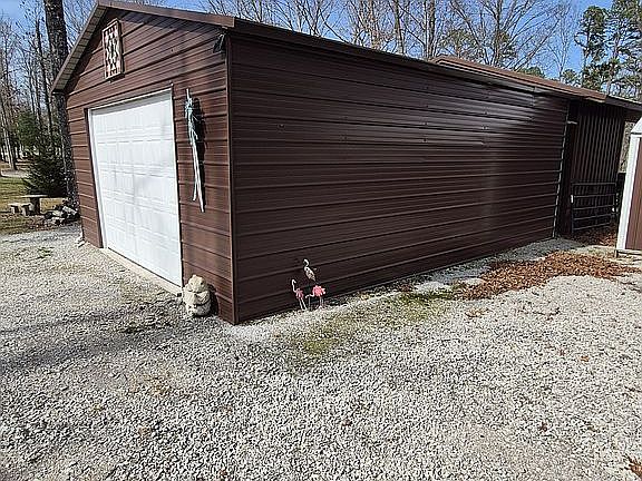 2nd image of 101 Ridge Point Rd