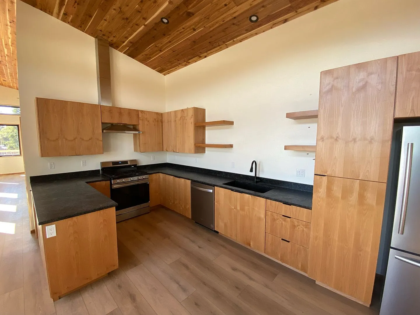 23 Sunset Dr — Photo 2
