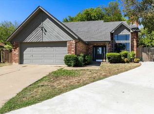 223 NW Mockingbird Rd, Lawton, OK 73507