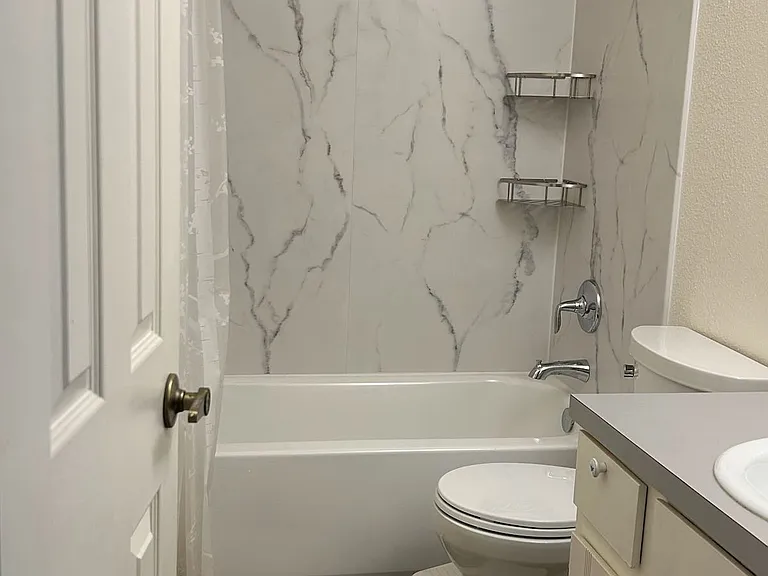 3200 Azalea Dr #E3 — Photo 16