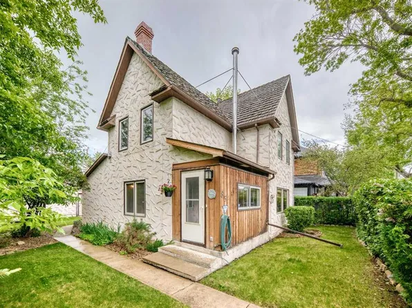 85 N Elma St W, Okotoks, AB T1S 1J9