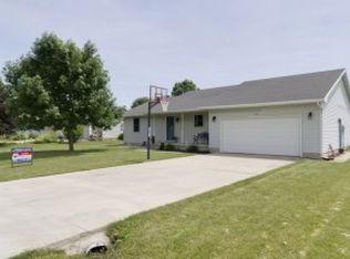 520 S Panther Dr, Lovington, IL 61937