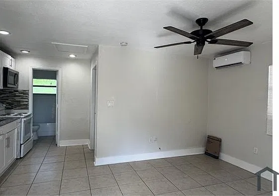 1 bed, 420 sqft, $1,350 — Photo 2