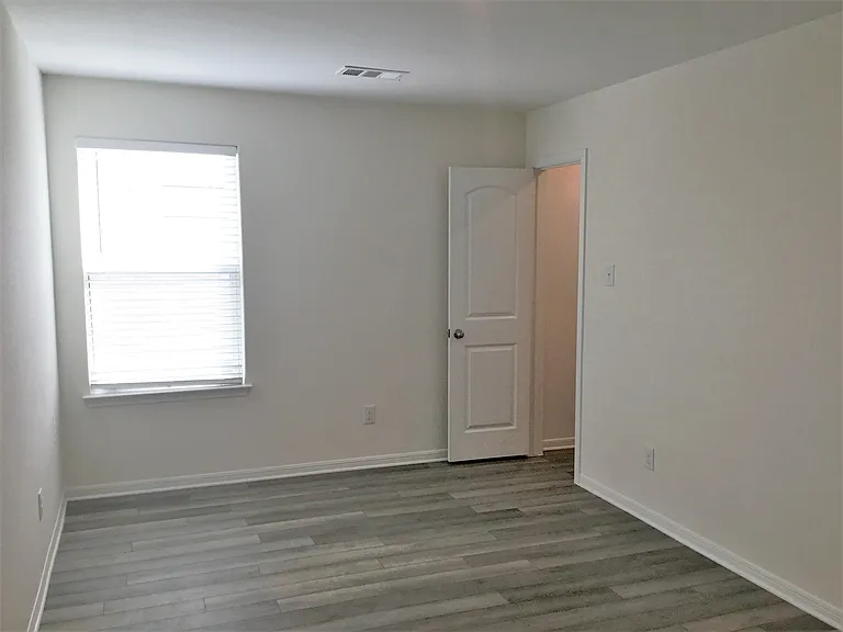 1330 Treeta Trl — Photo 12