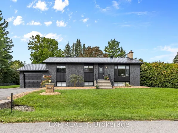 3276 Warner Way, Ottawa, ON K0A 2W0