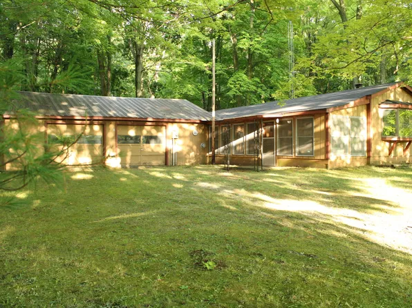 2770 N Alger Ave, White Cloud, MI 49349